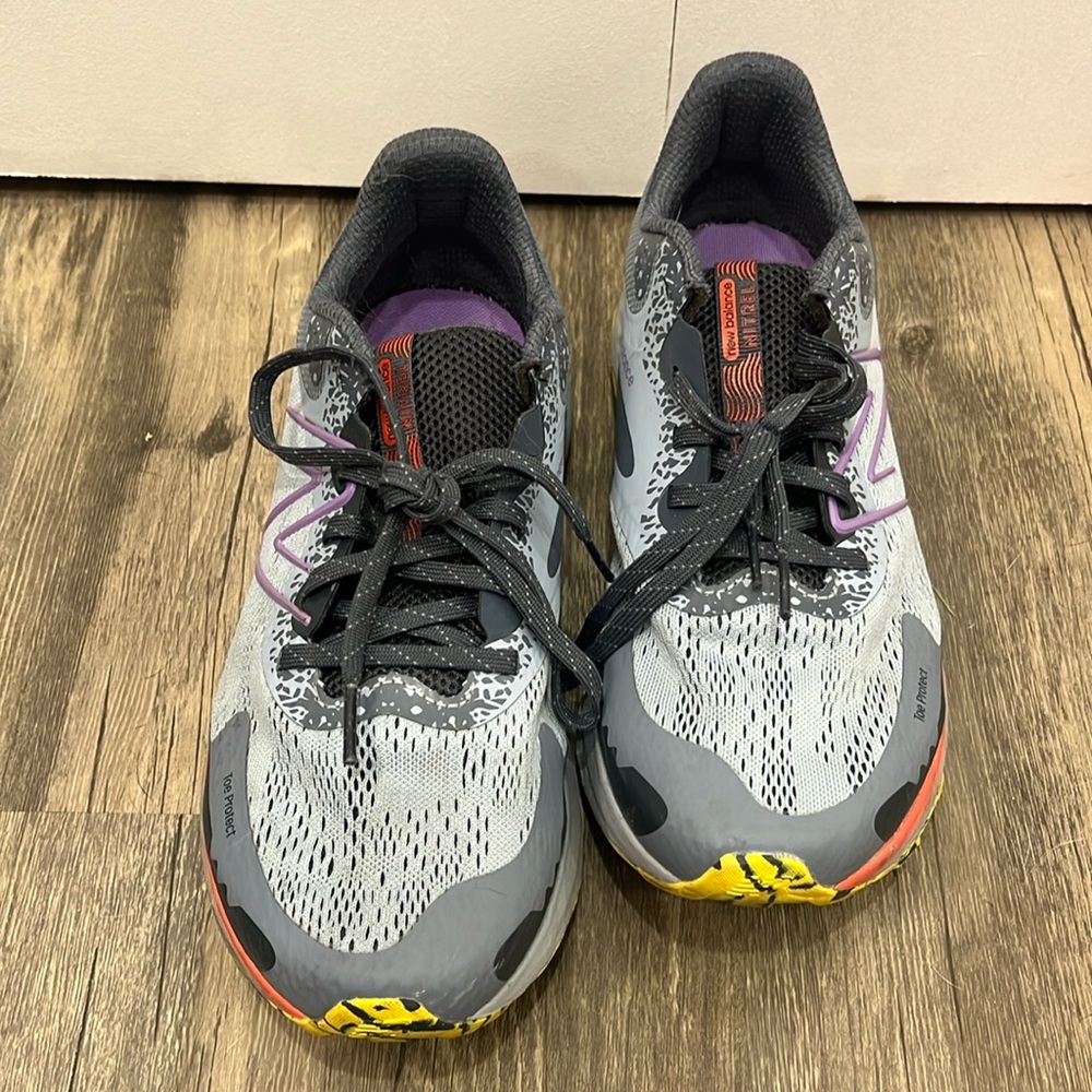 Women’s New Balance sneakers! Worn once like new! Very light weight shoe.